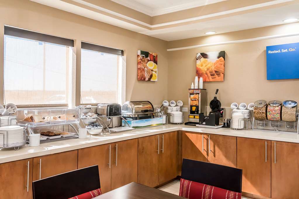 Comfort Inn near Frost Bank Center - photo 25