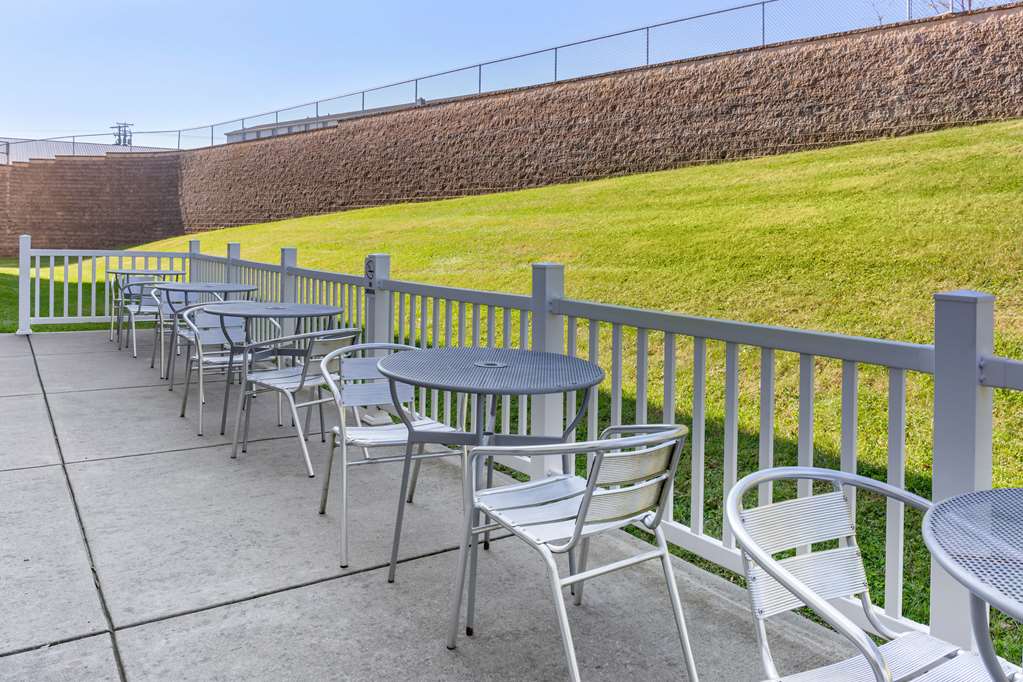 Comfort Suites Lancaster Amish Country - photo 33