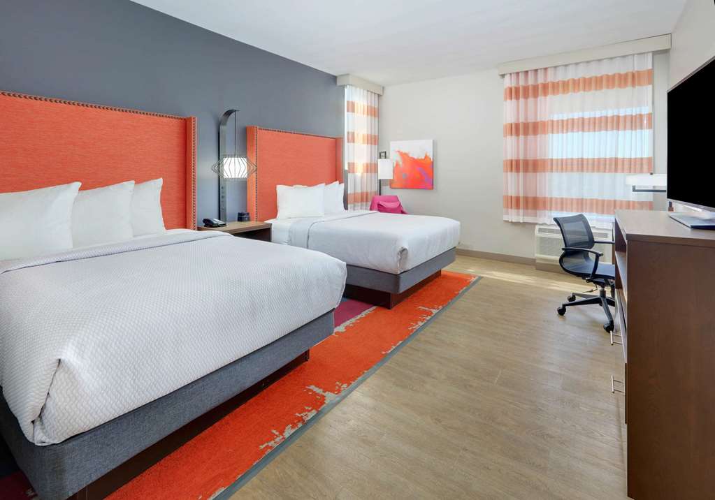 La Quinta Inn & Suites by Wyndham Lakeway - photo 19