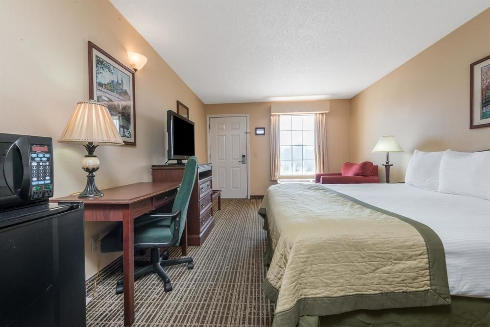 Baymont by Wyndham Greenville - photo 11