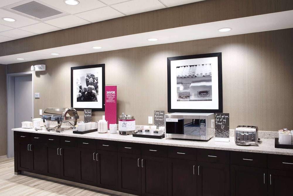 Hampton Inn & Suites Des Moines Urbandale - photo 36