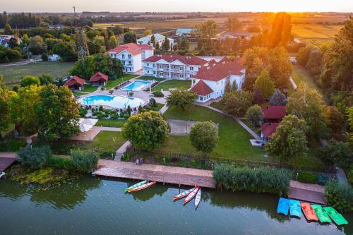 Aranyszarvas Panzió Étterem és Grillterasz — 4-Star Luxury Hotel in Szarvas, Hungary