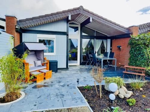 Bungalow 1120 in Fedderwardersiel — 4-Star Luxury Hotel in Butjadingen, Germany