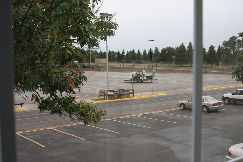 Gladstone Inn & Suites - photo 25