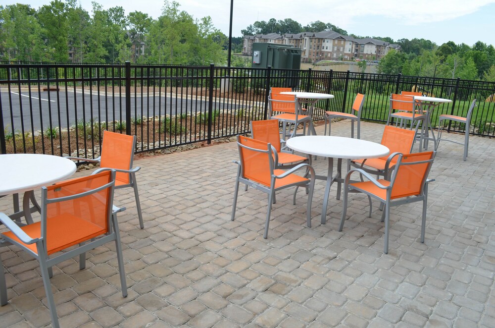 Holiday Inn Express & Suites Raleigh Airport Brier Creek by IHG - photo 18