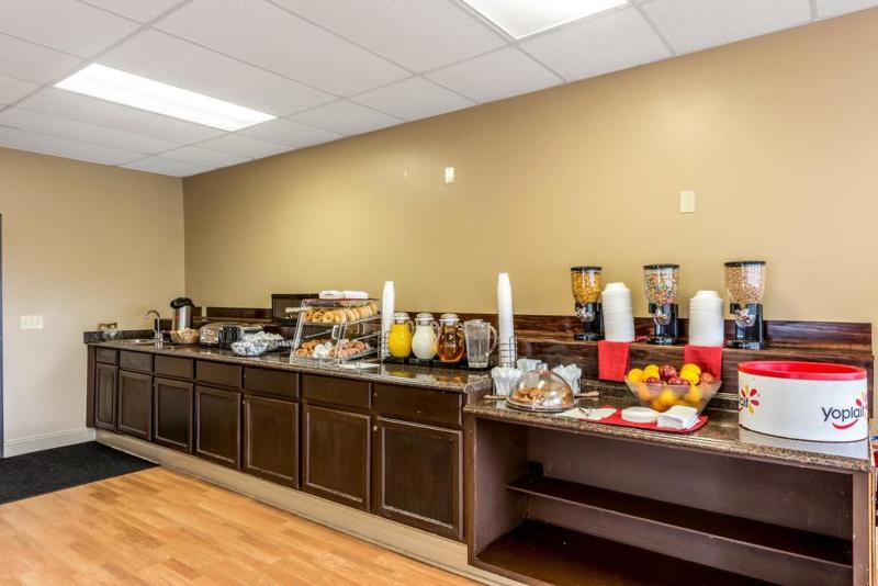 Days Inn by Wyndham Muskegon - photo 90
