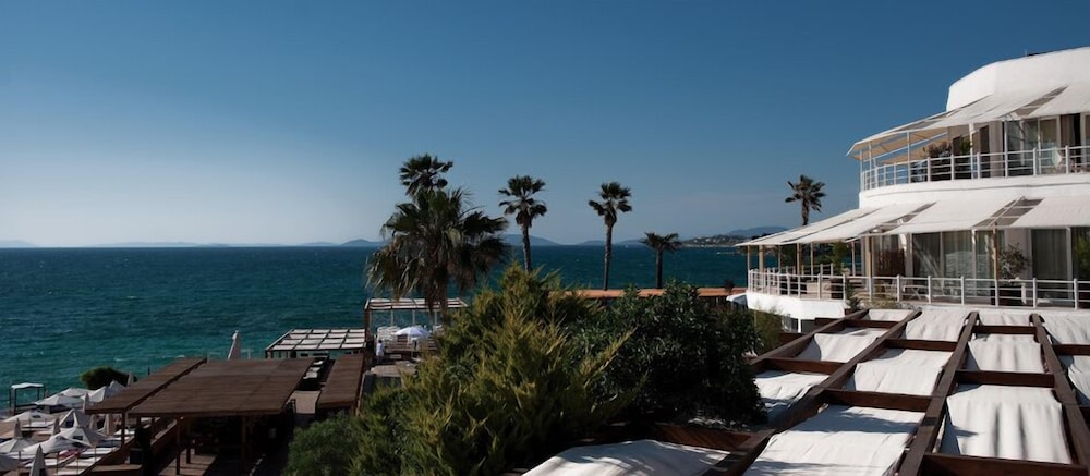 Ceshme Plus Hotel — 4-Star Luxury Hotel in Cesme, Turkey