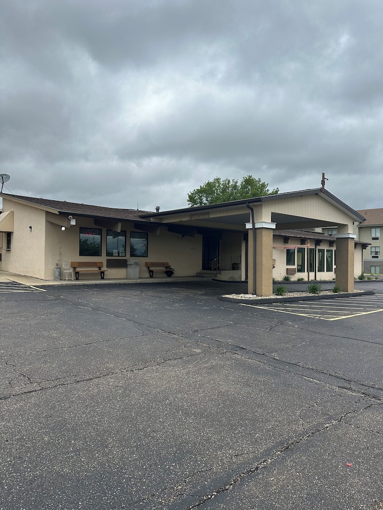 Rodeway Inn Zanesville OH - photo 19