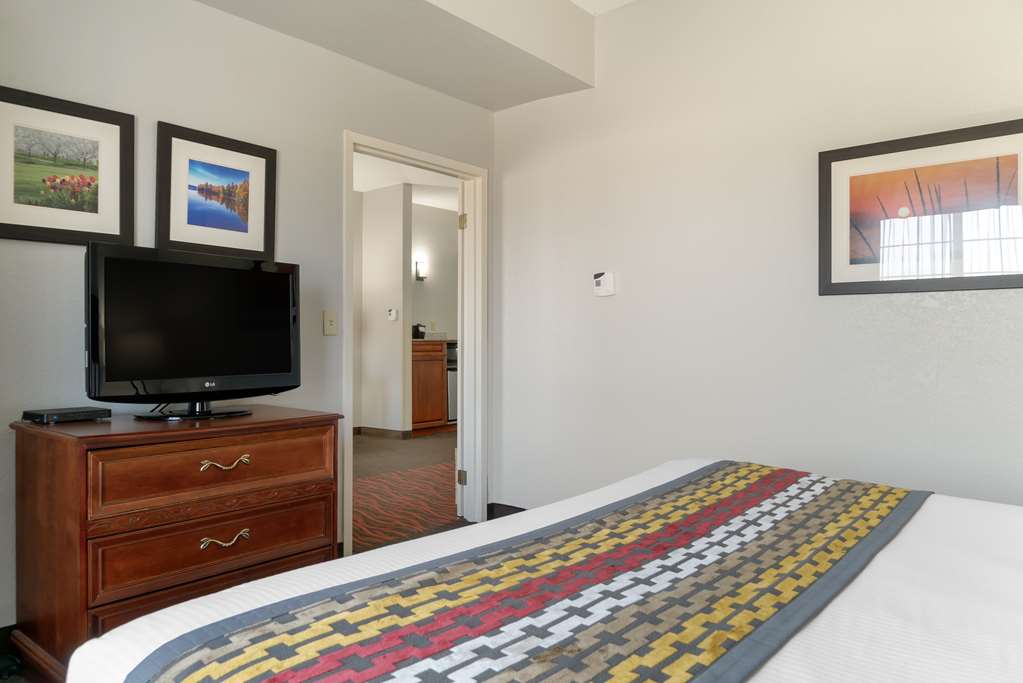 Best Western Executive Inn & Suites - photo 18
