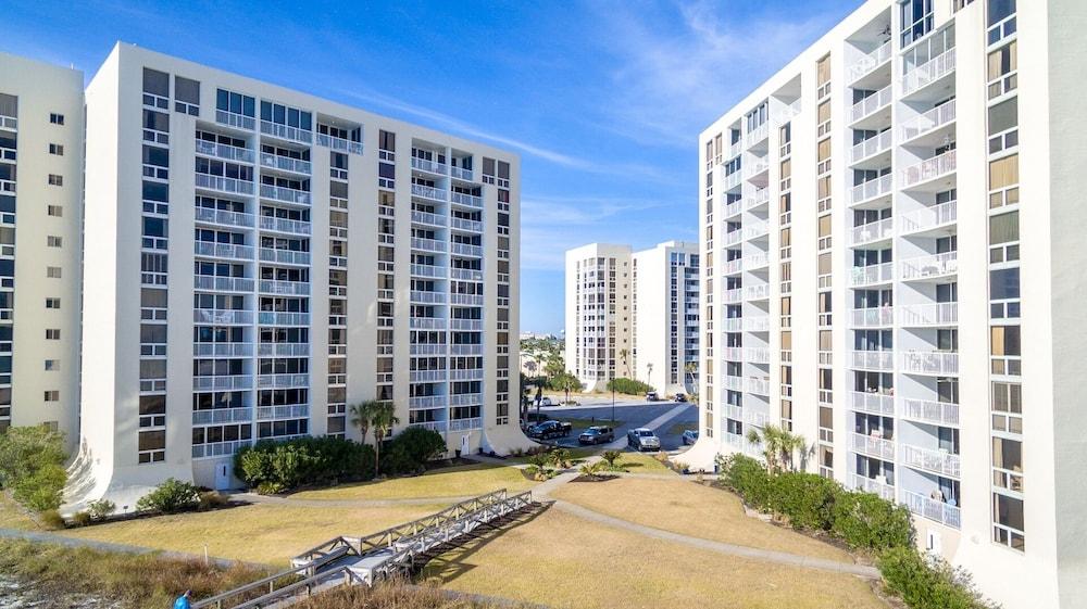 Shoreline Towers 1052 2 Bedroom Condo by RedAwning - photo 2