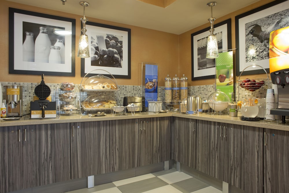 Hampton Inn Milledgeville - photo 23