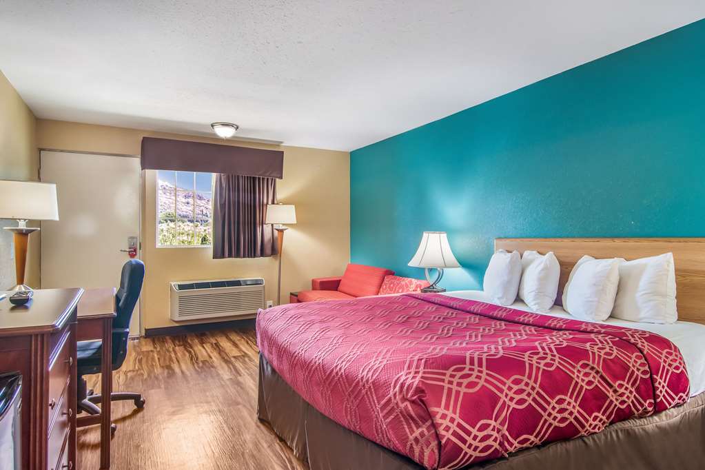 Econo Lodge Bradford South - photo 12
