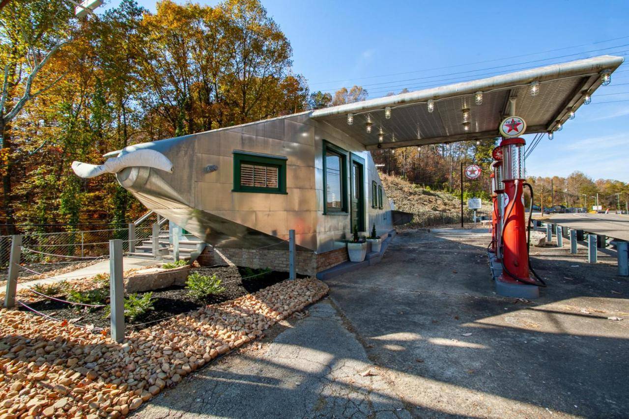 Airplane Filling Station Unique Stay In Knoxville — Knoxville