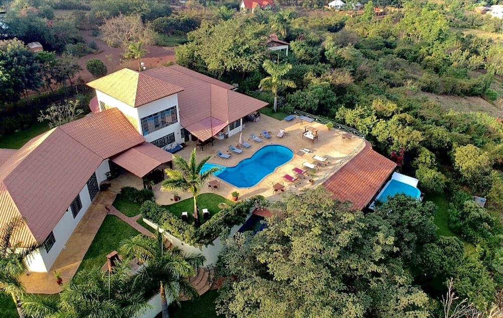 Pink Flamingo Boutique Hotel - carbon neutral hotel in Moshi