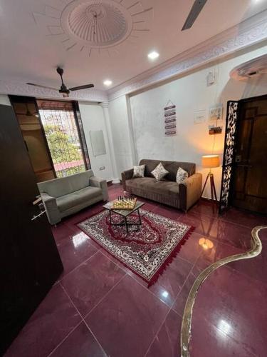 Budget friendly 2bhk at Pali Hill