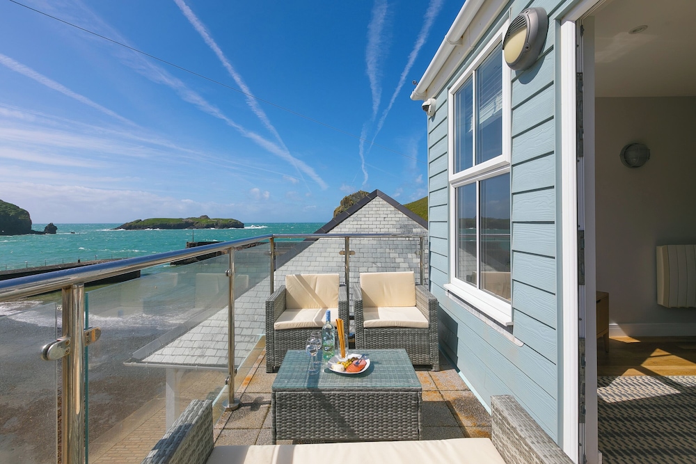 Demelza — 4-Star Luxury Hotel in Helston, United Kingdom