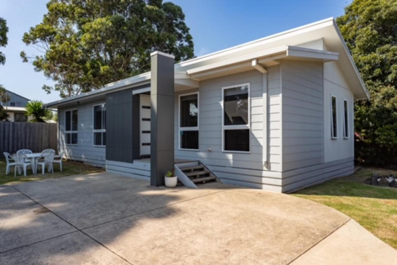 Cowes Retreat Pet Friendly Accommodation — 4-Star Luxury Hotel in Cowes, Australia