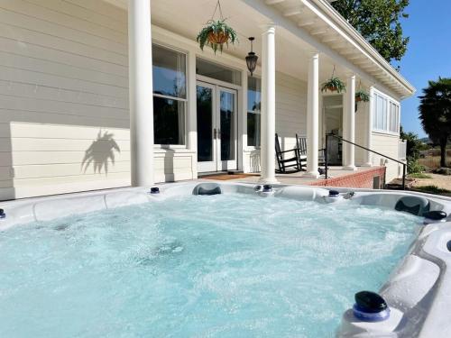 Luxury hot tub wine country Victorian near SLO — 4-Star Luxury Hotel in San Luis Obispo, United States