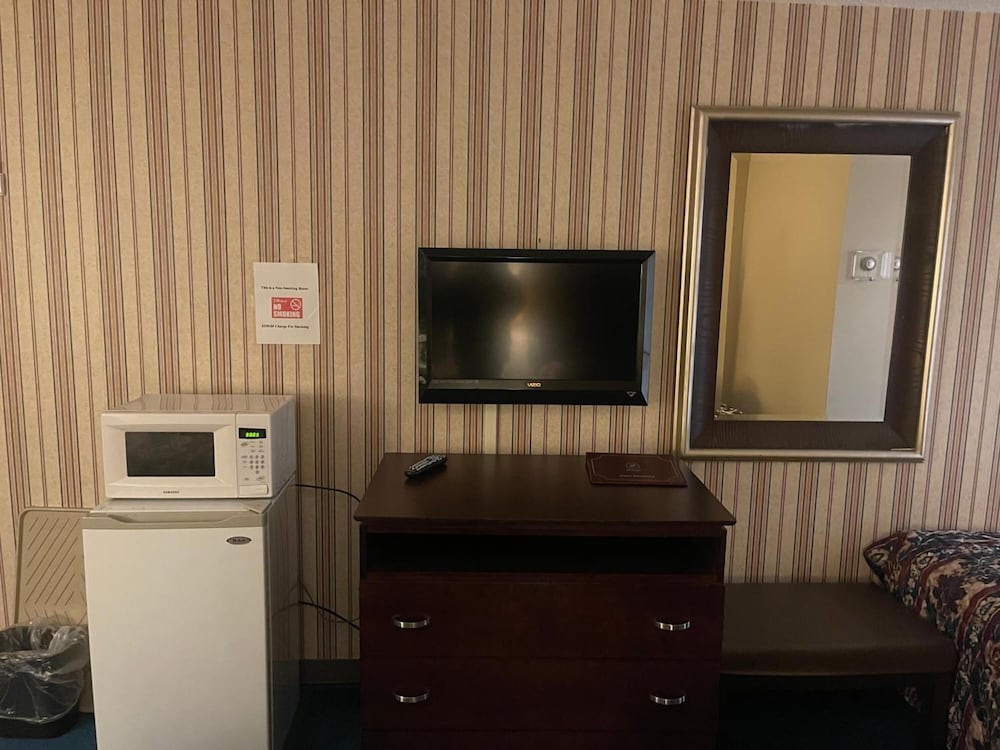 Dollinger's Motor Inn - photo 15