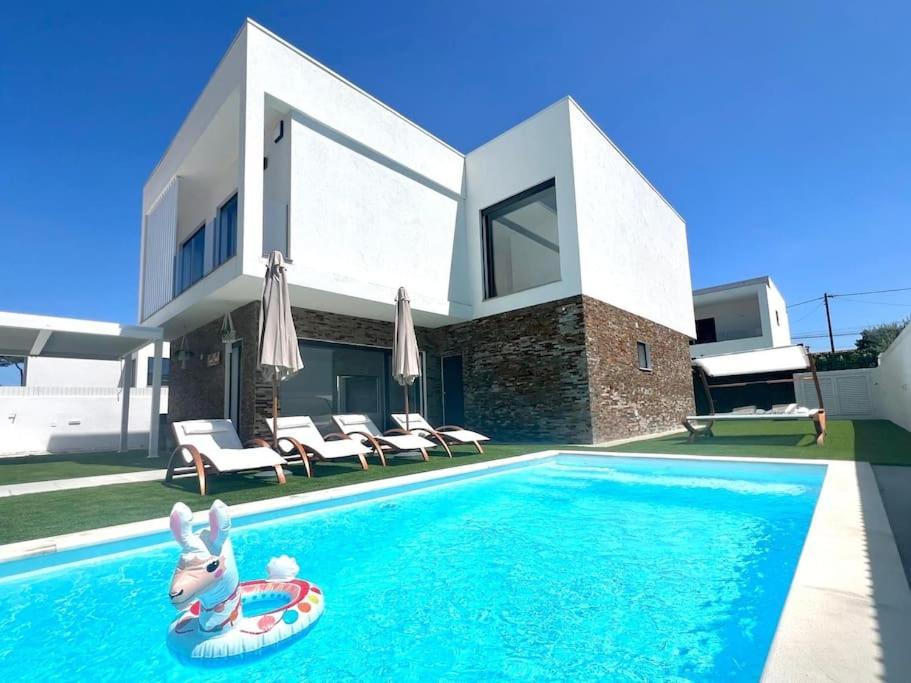 Casa Charli Lisboa Piscine chauffée en option — 4-Star Luxury Hotel in Almada, Portugal