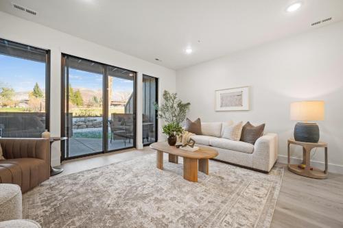 Powder and Golf at the Pointe Pt B 106 Wkly Disc in Eden, United States