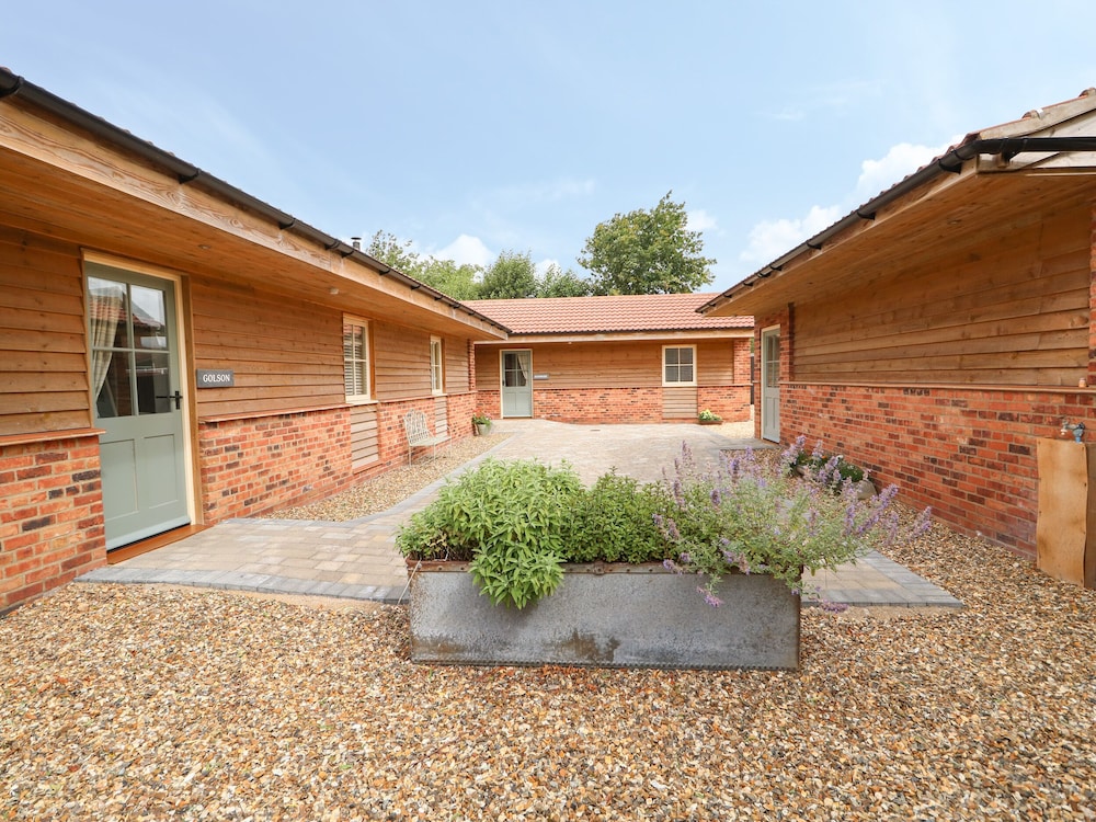 Golson Stable - carbon neutral hotel in Spalding