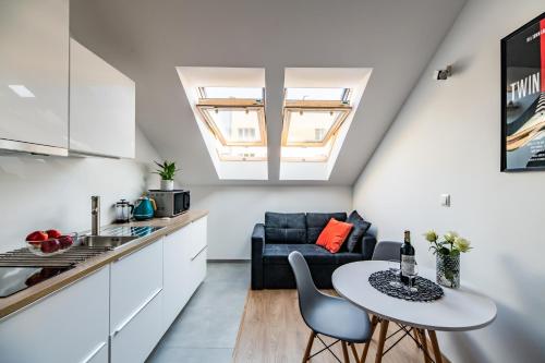 NEO SKY Apartment FREE PARKING 15 min walk Old Town&Kazimierz by Homelike Krakow — 4-Star Luxury Hotel in Krakow, Poland