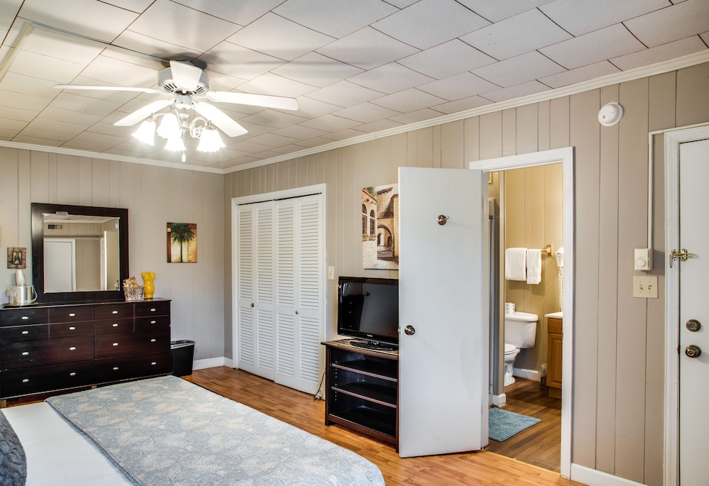Cliff Dwellers Inn - photo 26