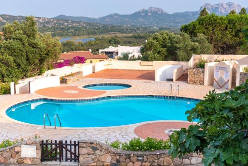 Trilocale Con Piscina — 4-Star Luxury Hotel in Arzachena, Italy