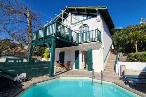 Spacious house with beautiful garden — 4-Star Luxury Hotel in Arcachon, France