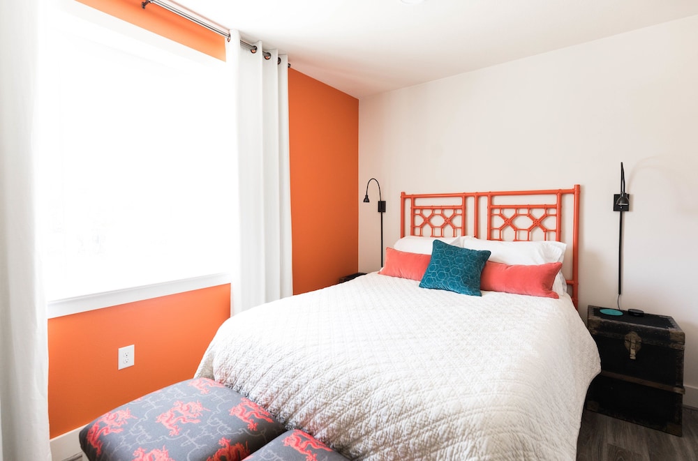 Bishop Arts Hotel by Qresorts. - photo 10