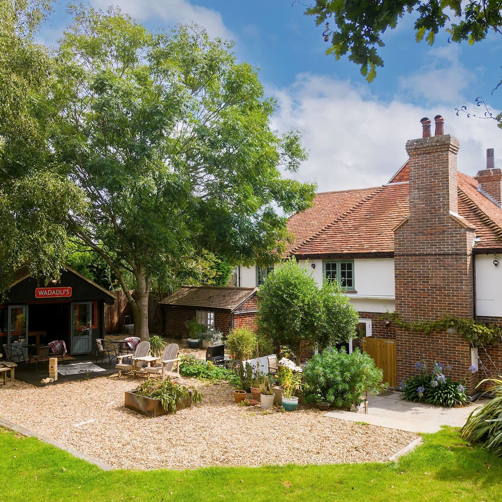 Tranquil Luxe in Country Cottage — 4-Star Luxury Hotel in Bosham, United Kingdom