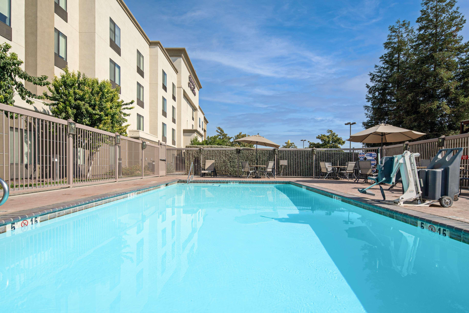 Hampton Inn & Suites Bakersfield Hwy 58 CA - photo 2