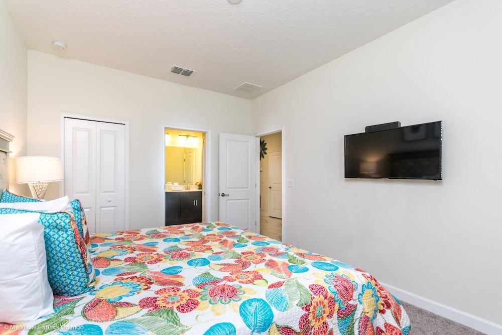 H1672brand new Amazing 8 Bedroom 5 Bathroom Resort - photo 17