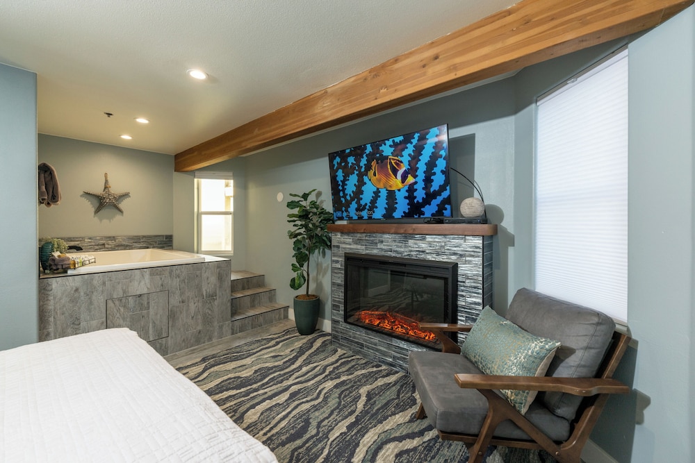 Seaside Oceanfront Inn - photo 40