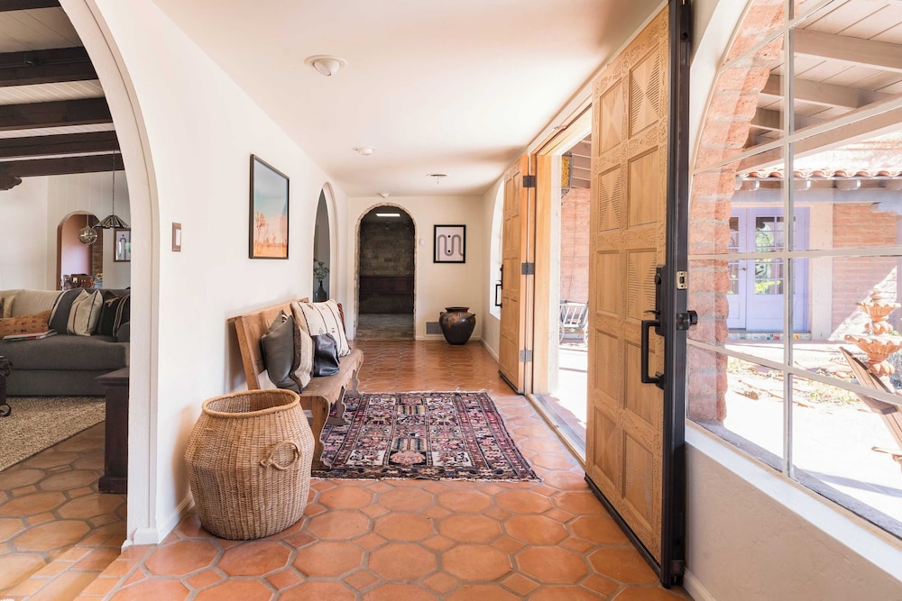 Charming 5BDR Hacienda w Pool Fire Pit Billiards La Casona by AvantStay - photo 26