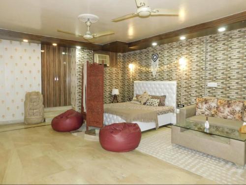Cozy Bohemian Studio Apartment GK2 South Delhi near M Block Market — 4-Star Luxury Hotel in New Delhi, India
