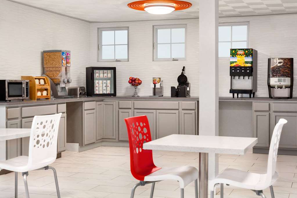 Super 8 by Wyndham Lenexa Overland Park Mall Area - photo 26