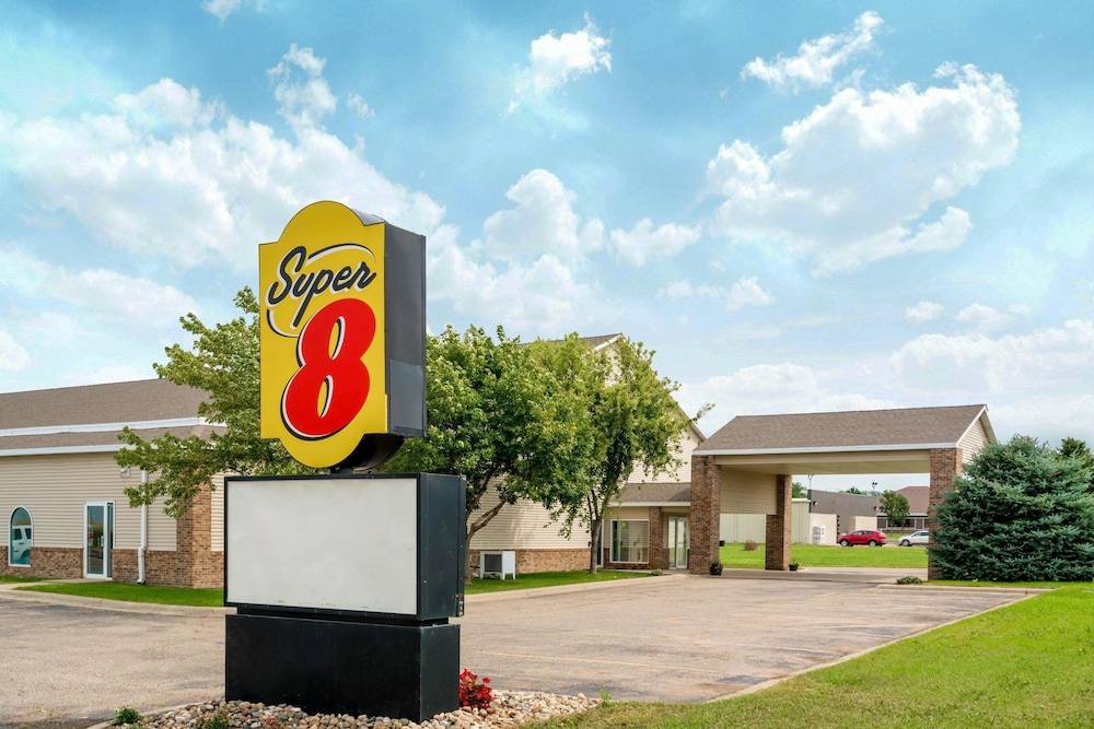 Super 8 by Wyndham Beresford - featured photo