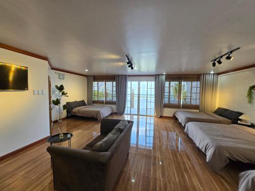 Simoy Staycation Tagaytay — Tagaytay