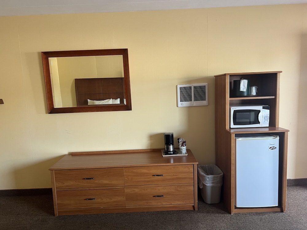 All Star Inn & Suites - photo 158