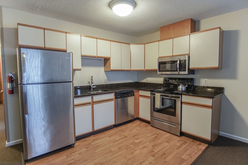 The Central Downtown Inn & Suites - photo 17