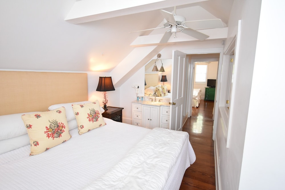 Simonton Court Historic Inn & Cottages - photo 105