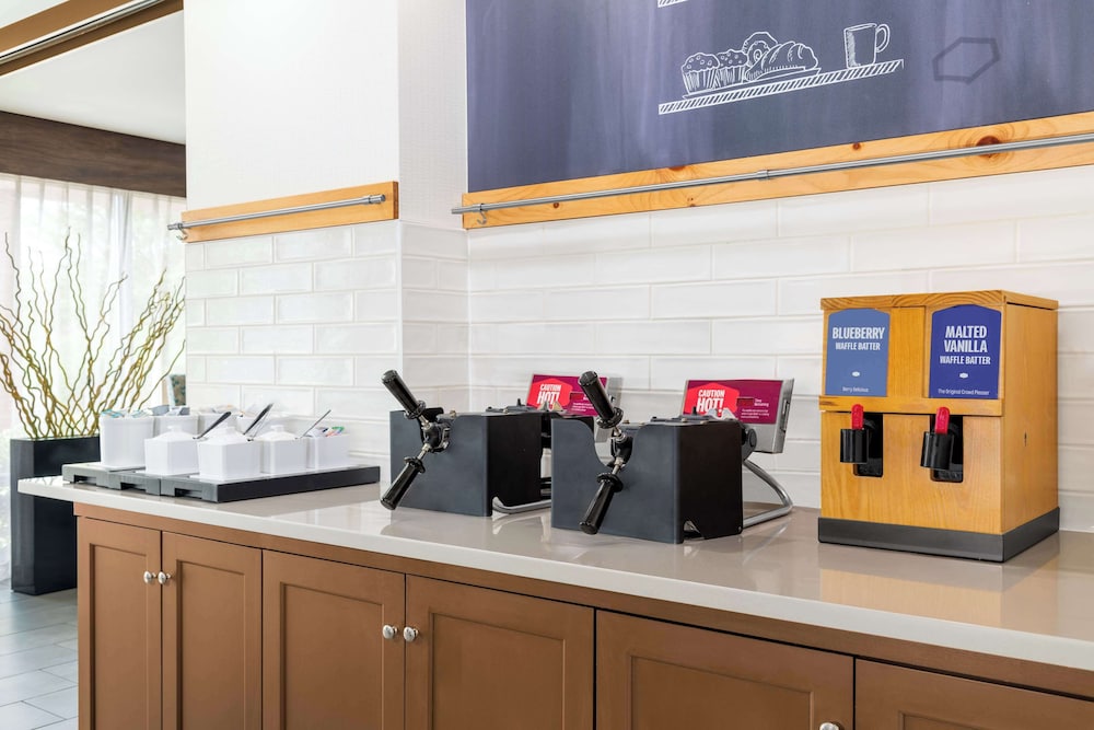Hampton Inn Martinsburg - photo 46
