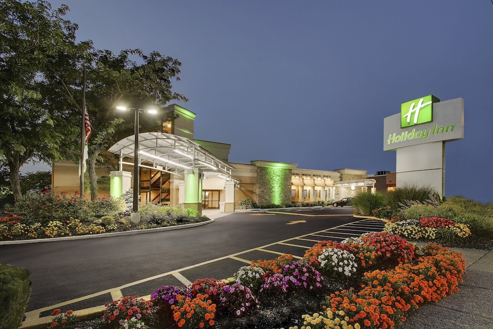 Holiday Inn Westbury Long Island by IHG pet-friendly hotel Carle Place
