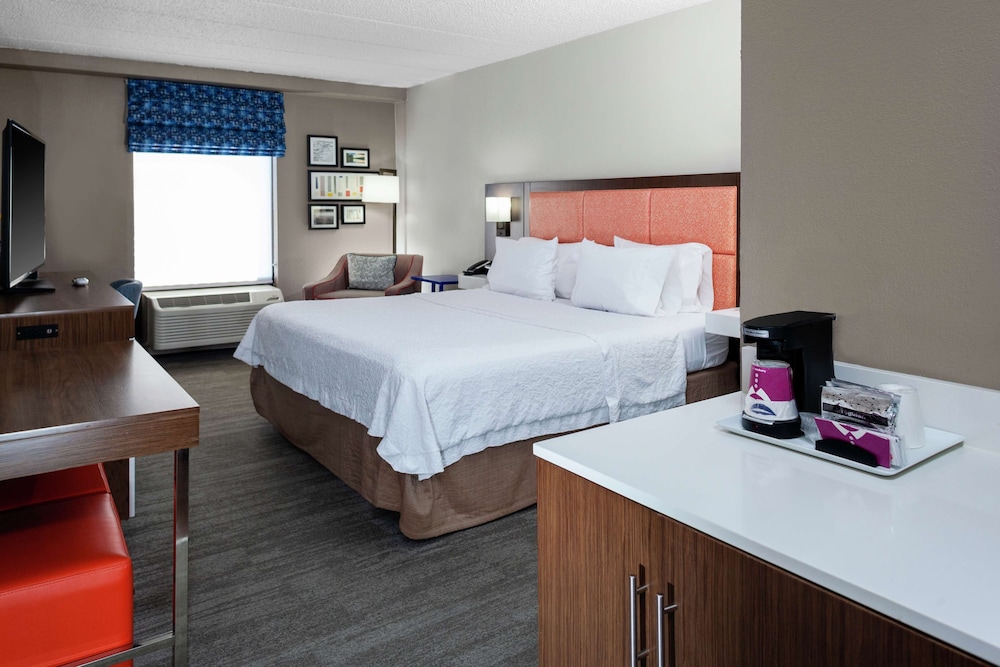 Hampton Inn Woodbridge - photo 10