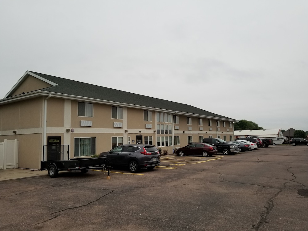 Bilmar Inn & Suites Dell Rapids Near Sioux Falls - photo 147