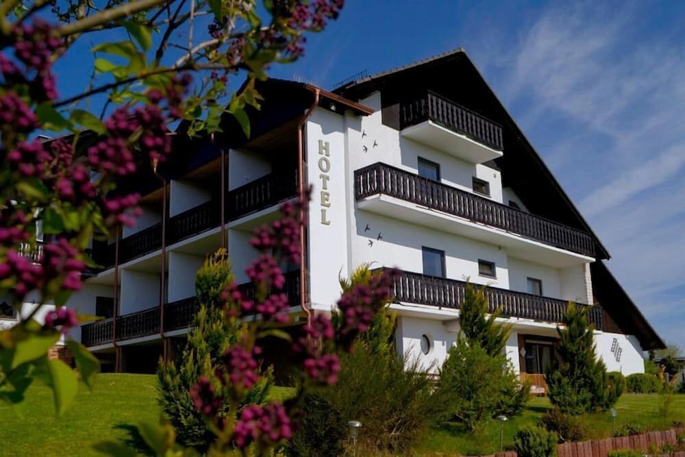 Garni Hotel & Ferienwohnungen Seeschlößchen - carbon neutral hotel in Waldeck