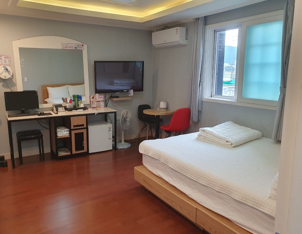 Hite Hotel — Changwon — photo 2