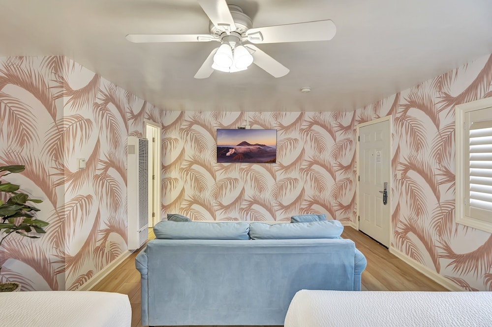 Santa Monica Hotel - photo 25